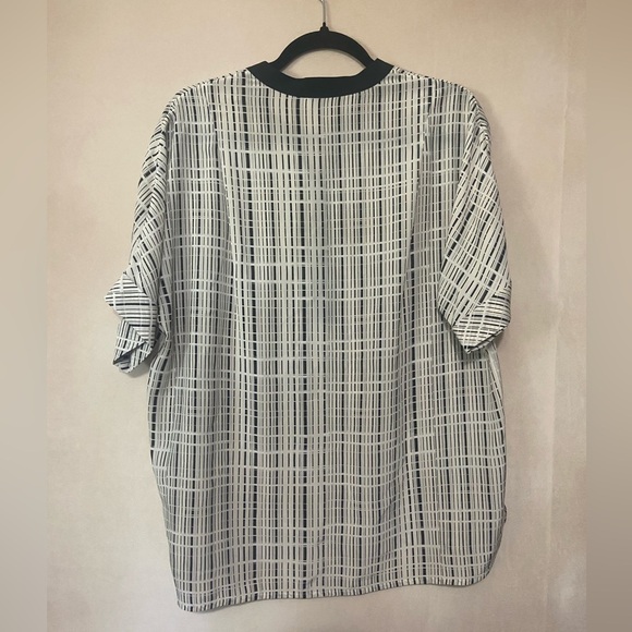 VINCE size 6 Interlace Print Silk Tunic Top Cuffed sleeve 100% silk EUC - Picture 10 of 11